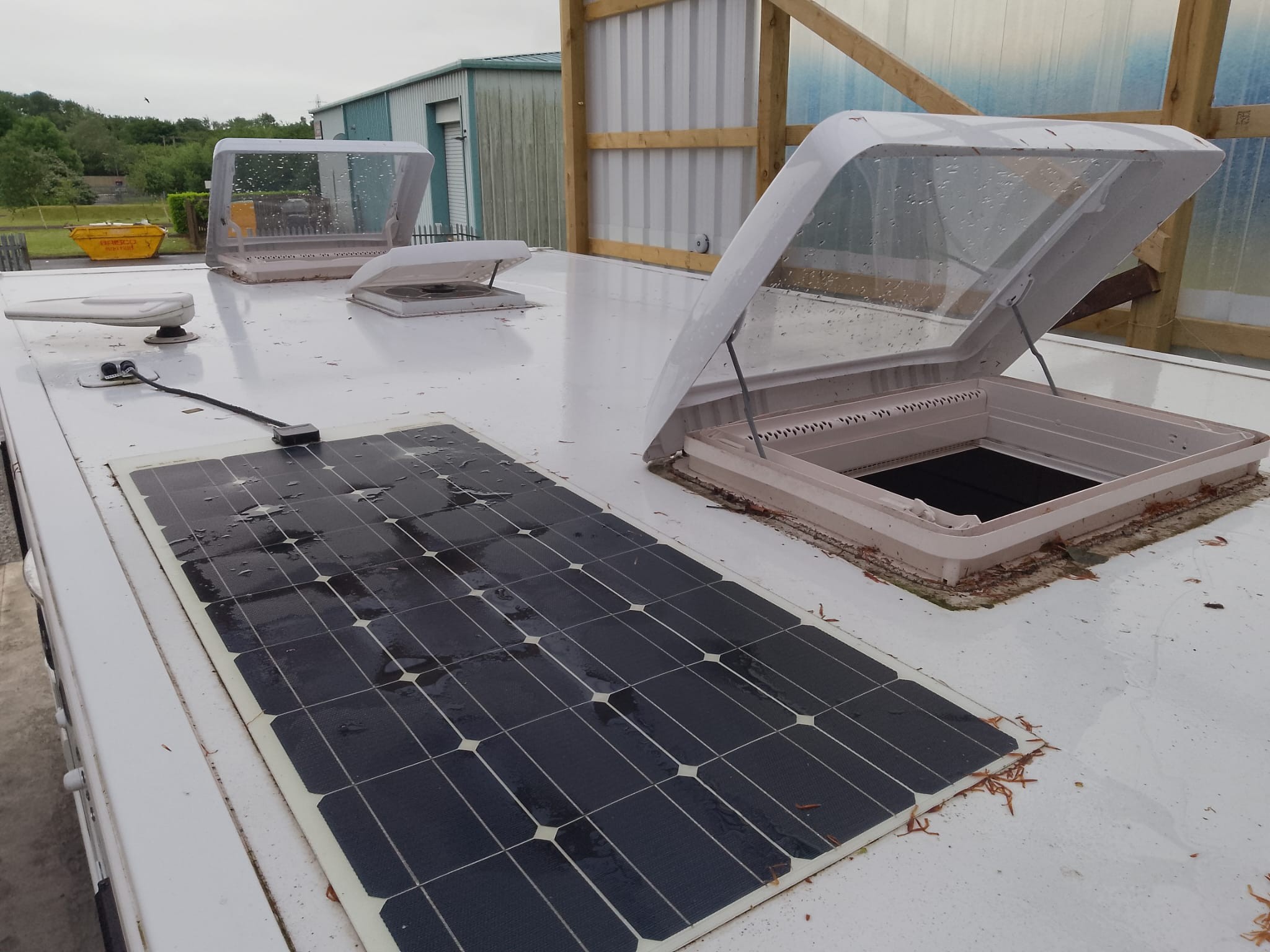 Clean wheel trims and tyres